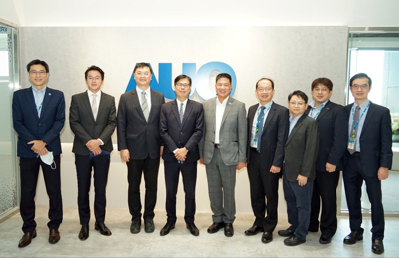 PA光電前進亞灣成立「AUO解決方案研發中心」，作為多元場域解決方案研發及試驗場域（圖中左為高雄市長陳其邁、圖中右為PA光電董事長彭双浪）